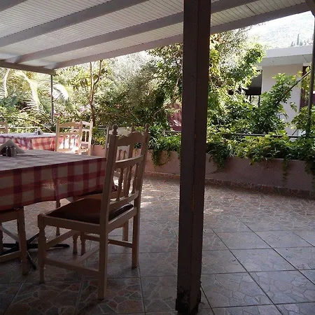 Lydia's Beach Hotel Nikiana